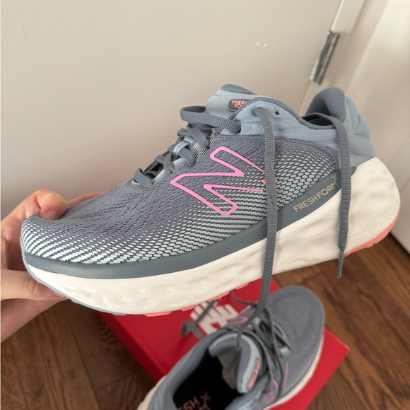 NEW IN BOX New Balance Fresh Foam X 840v1 Arctic Grey w Raspberry Sneakers - Picture 9 of 12